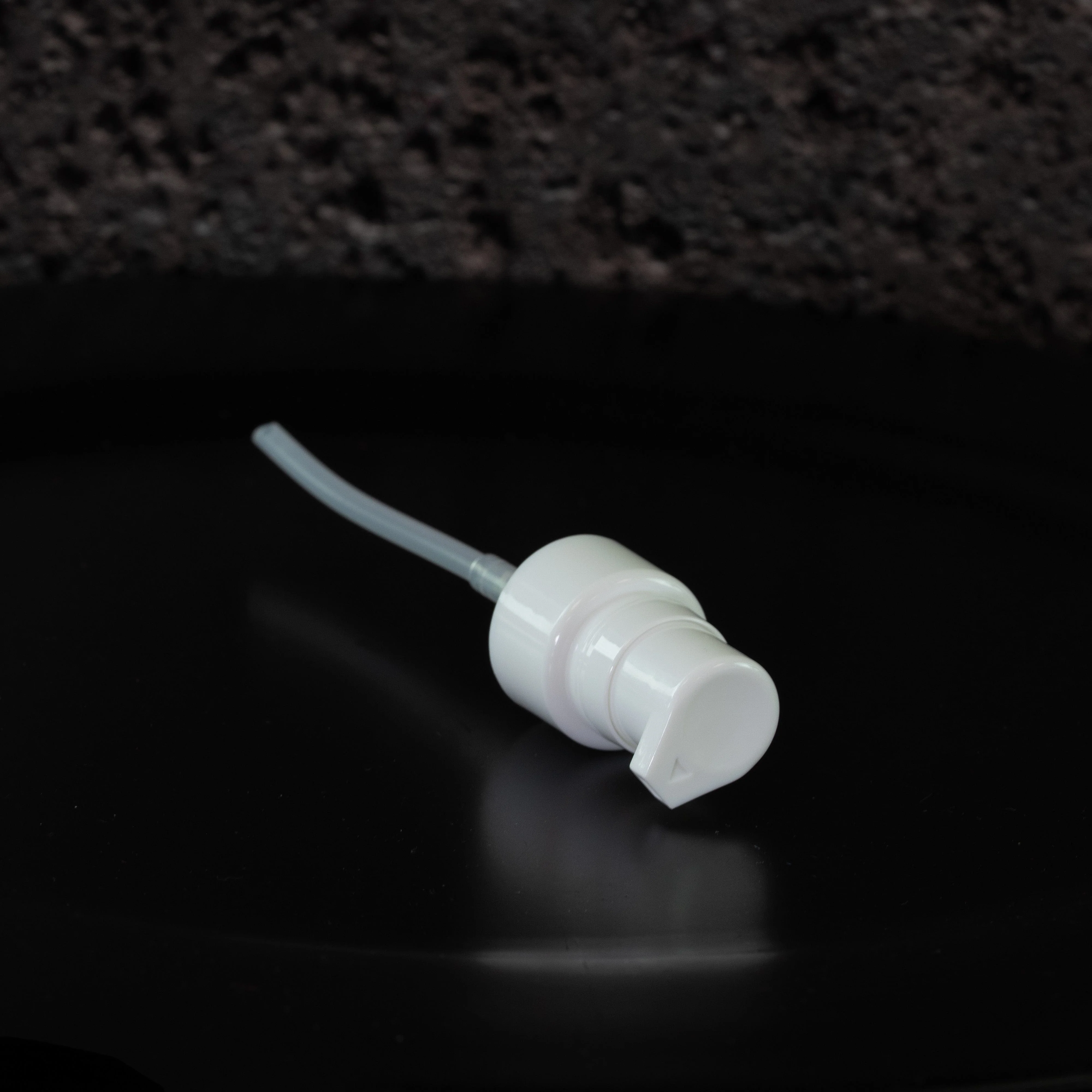 White Smooth Treatment Pump 20/410 - Image 3